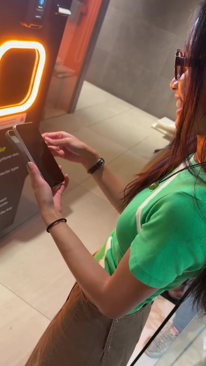 Phone case vending machine video by @gladiator_ph