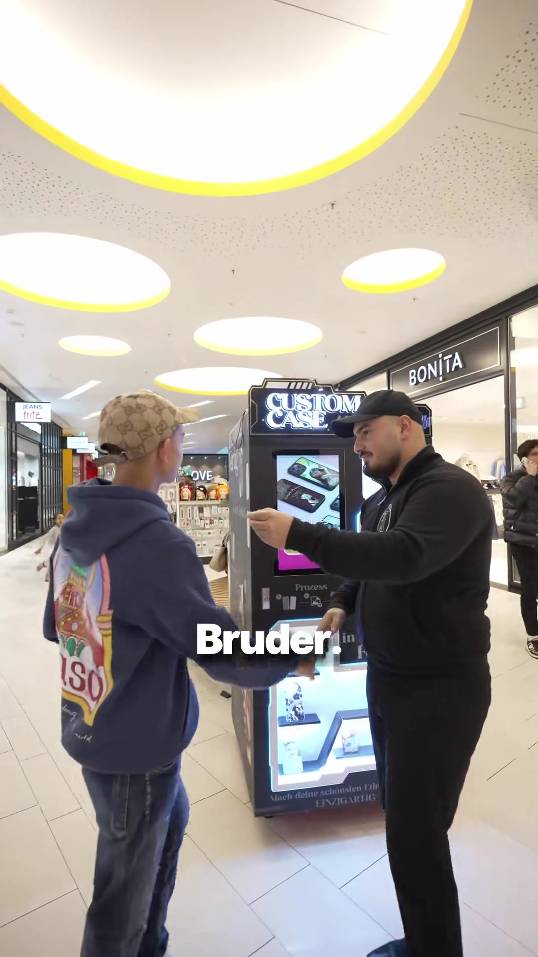 Phone case vending machine video by @yourcase24_de