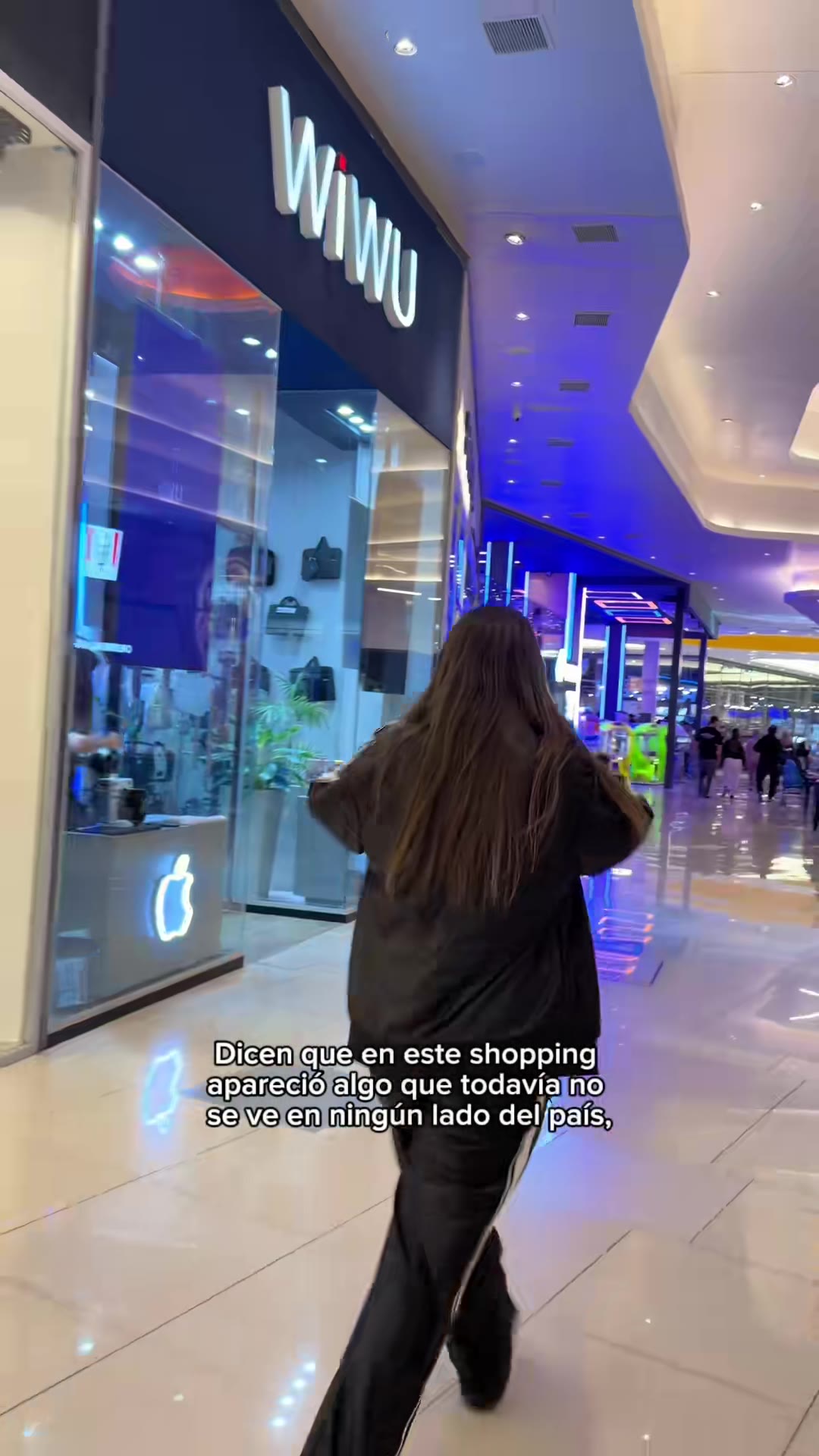 Phone case vending machine video by @wiwu.arg