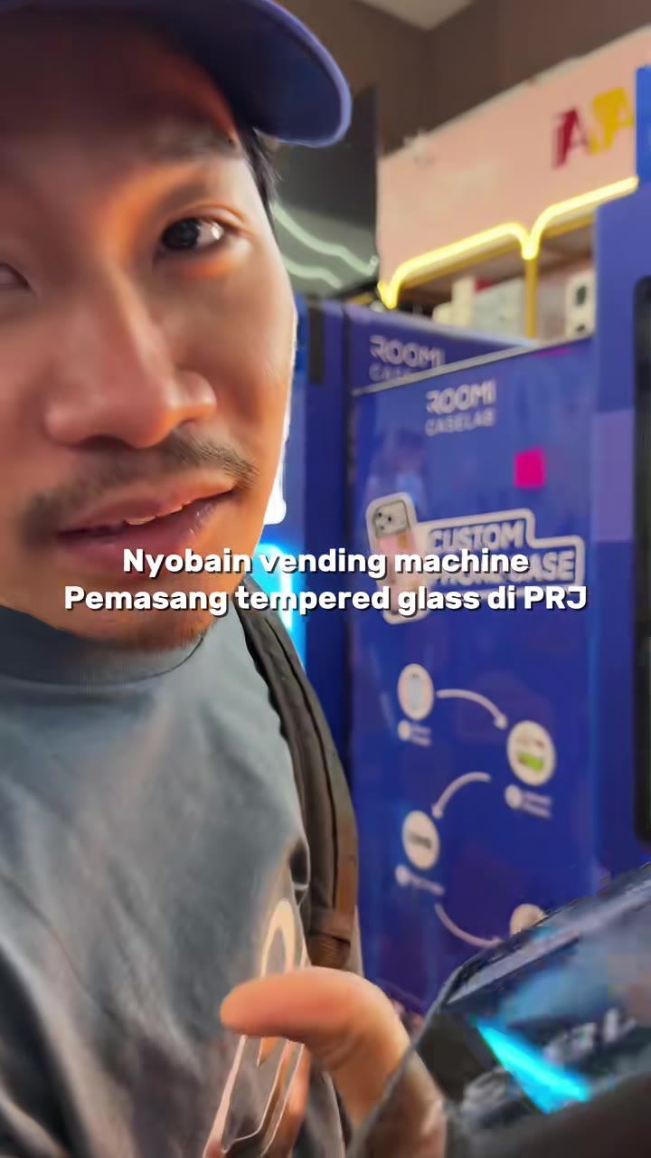 Screen protector vending machine video by @bangbenana